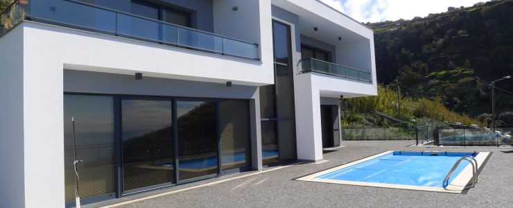 Modern House in Calheta