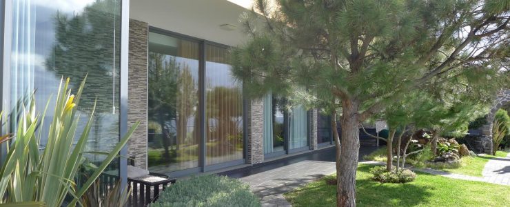 Contemporary Villa in Caniço